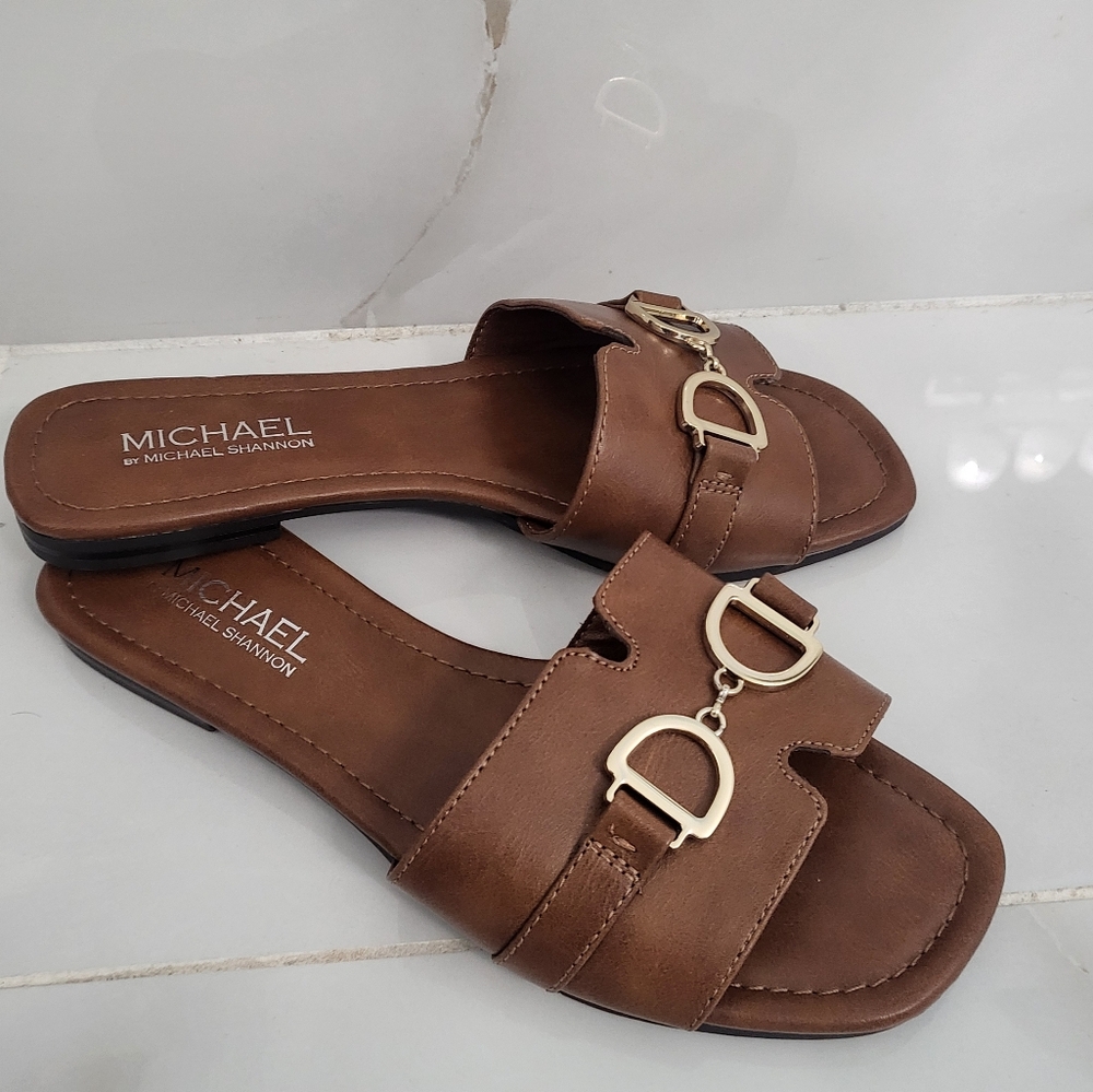 🔥 4/$20; NWOT Michael by Michael Shannon slide sandals with gold buckle